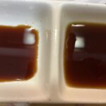 醤油（左）と麺つゆ（右）を撮影した写真